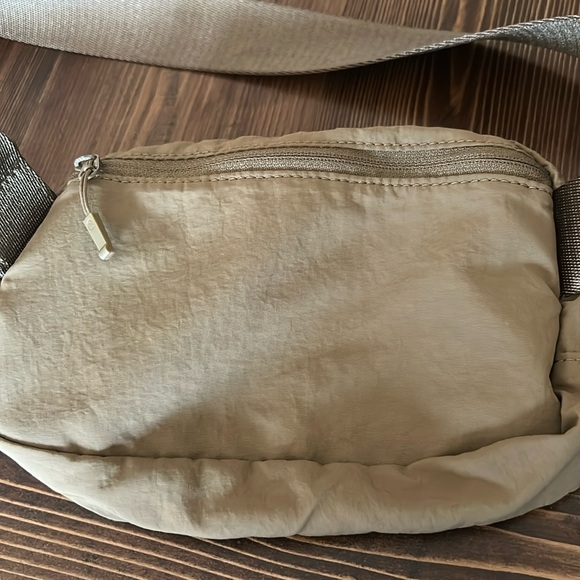 Lululemon Belt Bag - Picture 6 of 12